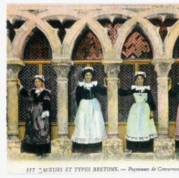 MOEURS ET TYPES BRETONS. - Paysannes de Concarneau au Château de Kériolet.