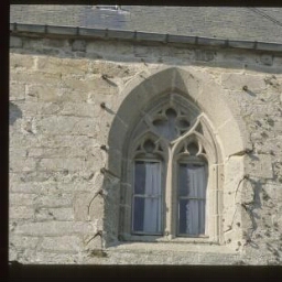 Troguéry. - Manoir de Kerandraou : logis-porche, façade, fenêtre.