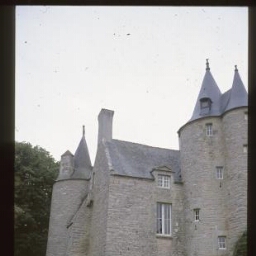 Erquy. - Château de Bienassis.