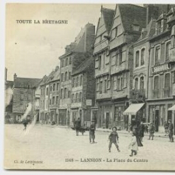 LANNION - La Place du Centre