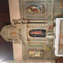 Retable dédié à la Vierge de l'églis Saint-Didier