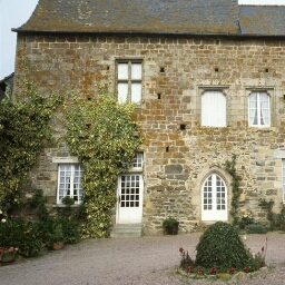 Saint-Aaron. - La Caillibotière, manoir : extérieur, façade.