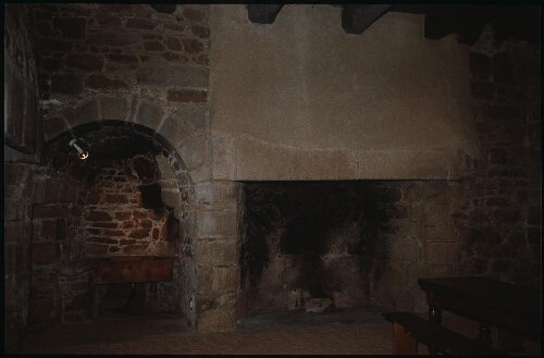 Ploézal. - Château de La Roche Jagu : manoir, château, intérieur, cuisine.