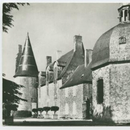 Vitré (I.etV.) Le château des Rochers (XVIḞ s.) où Madame de Sévigné couvrit ses lettres.