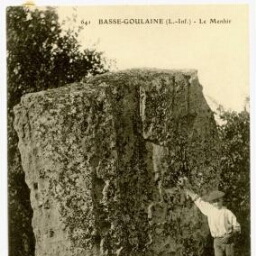 BASSE-GOULAINE (L.-Inf.) - Le Menhir