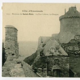 Environs de Saint-Malo - Le Fort Lalatte. Le Donjon