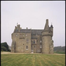 Sibiril. - Château de Kerouzéré : façade sud.