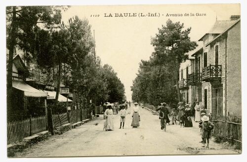 LA BAULE (L.-Inf.) - Avenue de la Gare
