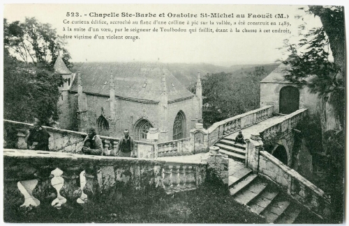 Le Faouët.- La chapelle Sainte-Barbe et l'oratoire Saint-Michel vus du haut de l'escalier.