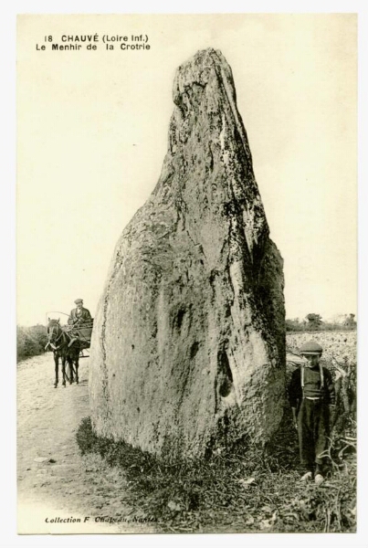 CHAUVE (Loire Inf.) Le Menhir de la Crotrie