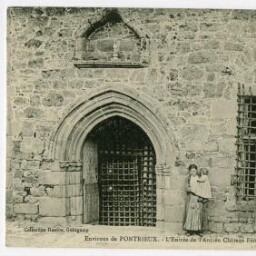 Environs de PONTRIEUX. - L'entrée de l'Ancien Château féodal de la Roche Jagu