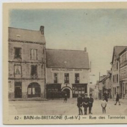 Bain-de-Bretagne (I.-et-V.). Rue des Tanneries et la poste