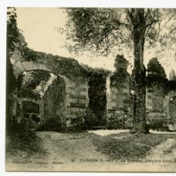 CLISSON (L.-Inf.) - Le Château, première Cour, les Ecuries