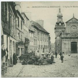 MONCONTOUR-de-BRETAGNE. - L'Eglise St-Mathurin et la Place