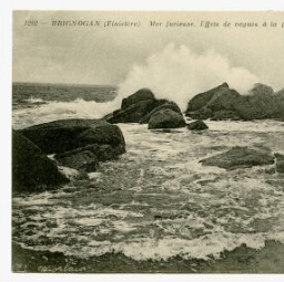 BRIGNOGAN (Finistère). Mer furieuse. Effets de vagues à la pointe de Kerlouan.