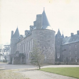 Ploubezre. - Château de Kergrist.