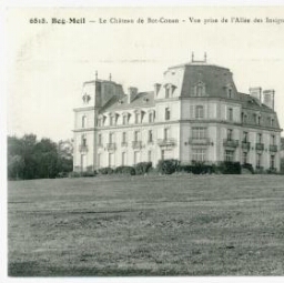 Beg-Meil - Le Château de Bot-Conan - Vue prise de l'Allée des Insignis