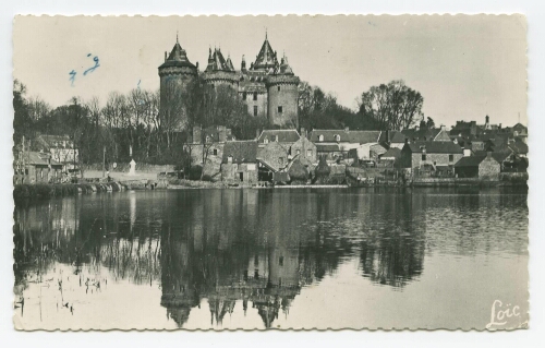 COMBOURG (I.-et-V.) - Le magnifique Château où séjourna Chateaubriand pendant son enfance.