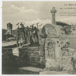 La vieille fontaine Miraculeuse de N.-D. de Lorette entre Uzel et Le Quillio