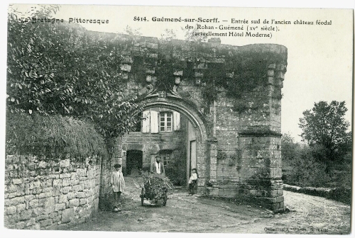 Guémené-sur-scorff. - Entrée sud de l'ancien Château féodal des Rohan - Guémené (XVḞ Siècle).