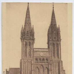 Saint-Pol-de-Léon.- La façade de l'église Saint-Paul-Aurélien.