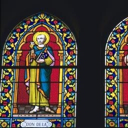 Verrière de saint Pierre et saint Fançois de l'église Saint-Pierre