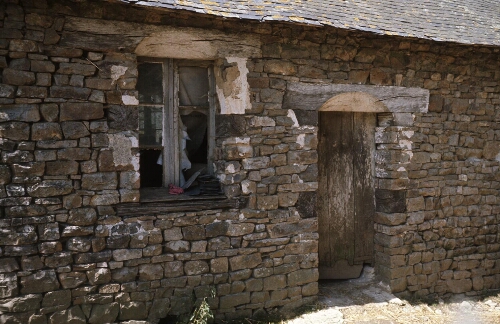 Saint-M'Hervé. - La Piverdière : maison, porte, fenêtre.