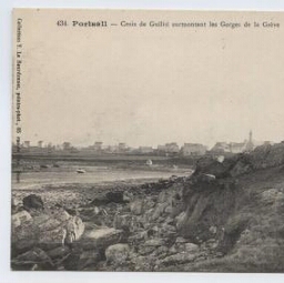 Portsall - Croix de Guilisi surmontant les Gorges de la Grève.