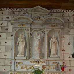 Retable dédié à la Vierge de l'église Saint-Uniac