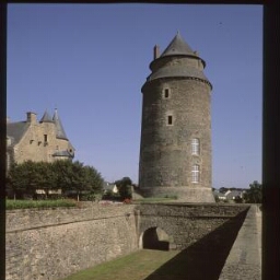Châteaugiron. - Bourg : château, donjon.