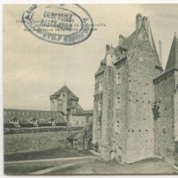 LA BRETAGNE. Ille-et-Vilaine - VITRE - Château des Ducs de la Trëmoïlle - Vue intérieure de la Porte d'entrée.