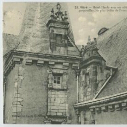 Vitré - Hôtel Hardy avec ses célèbres gargouilles, les plus célèbres de France.