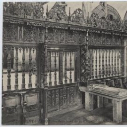 SAINT-HERBOT.- Intérieur de la Chapelle, le Jubé et le Tombeau de Saint-Herbot.