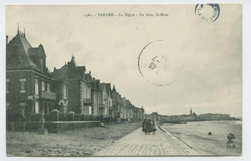 PARAME - La digue - Au loin, Saint-Malo.