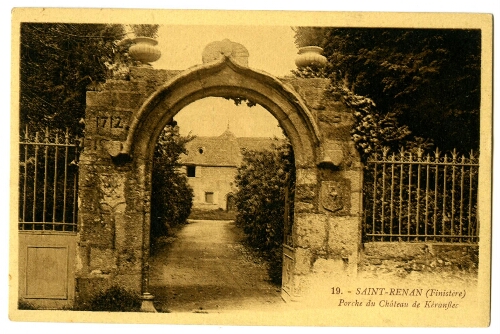 SAINT-RENAN (Finistère) Porche du Château de Kéranflec