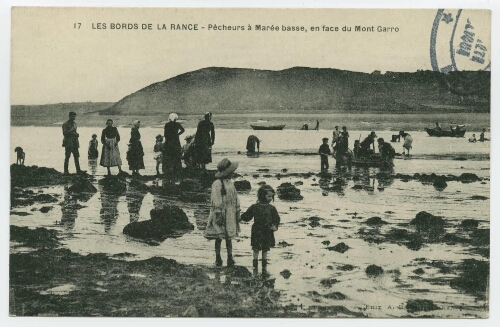Les Bords de la Rance - Pêcheurs à Marée basse, en face du Mont Garro.