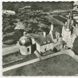 Vitré (I.etV.) Le château des Rochers (XVIḞ s.) où Madame de Sévigné couvrit ses lettres.
