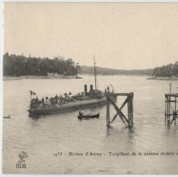 Rivière d' Auray - Torpilleur de la défense mobile de Lorient, aux rochers.