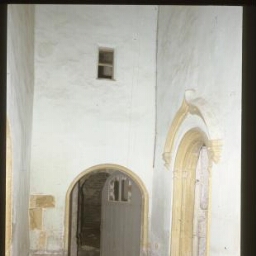 Noyal-sur-Vilaine. - Château du Bois Orcan : maison, manoir, château, salle basse, couloir, portes.