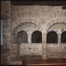Ploézal. - Château de La Roche Jagu : manoir, château, intérieur, cuisine, passe plat.