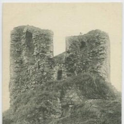 Tréméven (Côtes-du-Nord) Ruines du Château de Coëtmen (construit au XIIḞ siècle).
