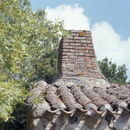 Frossay. - La Petite Louinais : maison, cheminée, toit.