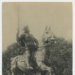 DINAN Statue de Du Guesclin
