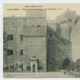 SAINT-MALO - Place Chateaubriand - Le château.