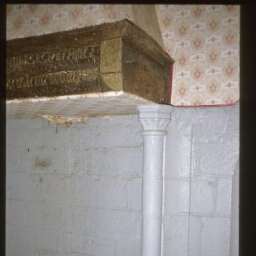 Pleudaniel. - Manoir de Kerdéozer : manoir, intérieur, cheminée peinte.