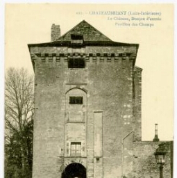 CHATEAUBRIANT (Loire-Inférieure) Le Château, Donjon d'entrée Pavillon des Champs