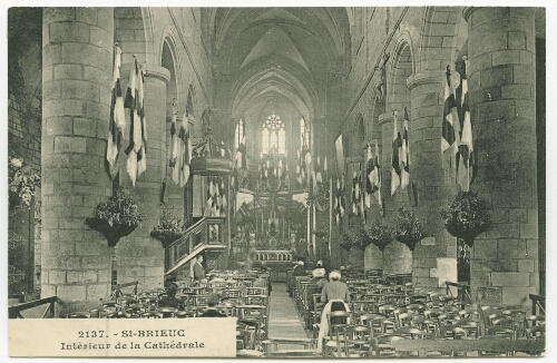 St-BRIEUC - Intérieur de la Cathédrale