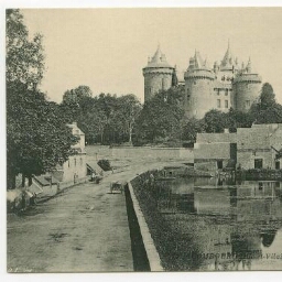 COMBOURG (Ille-et-Vilaine). Le Château.