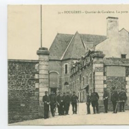 FOUGERES - Quartier de Cavalerie. La porte d'entrée.