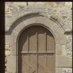 Noyal-sur-Vilaine. - Manoir du Bois Orcan : porte, façade.
